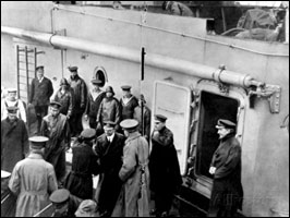 Admiral Jellicoe bidding farewell to Lord Kitchener on HMS Iron Duke. 