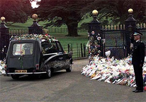 Diana's coffin entered Althorp 
