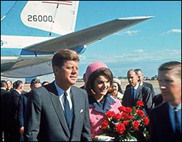 Right behind the President's head can be seen the ventral fin of a 707-137A. 