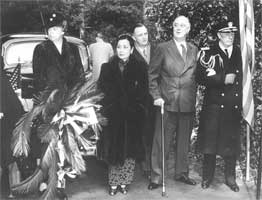 Eleanor Roosevelt, Franklin Roosevelt, and Madame Chiang Kai-shek at Mount Vernon, 