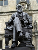 Statue of Charles Darwin 